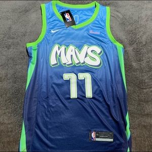 New Luka Doncic #77 Dallas Jersey NWT (medium)